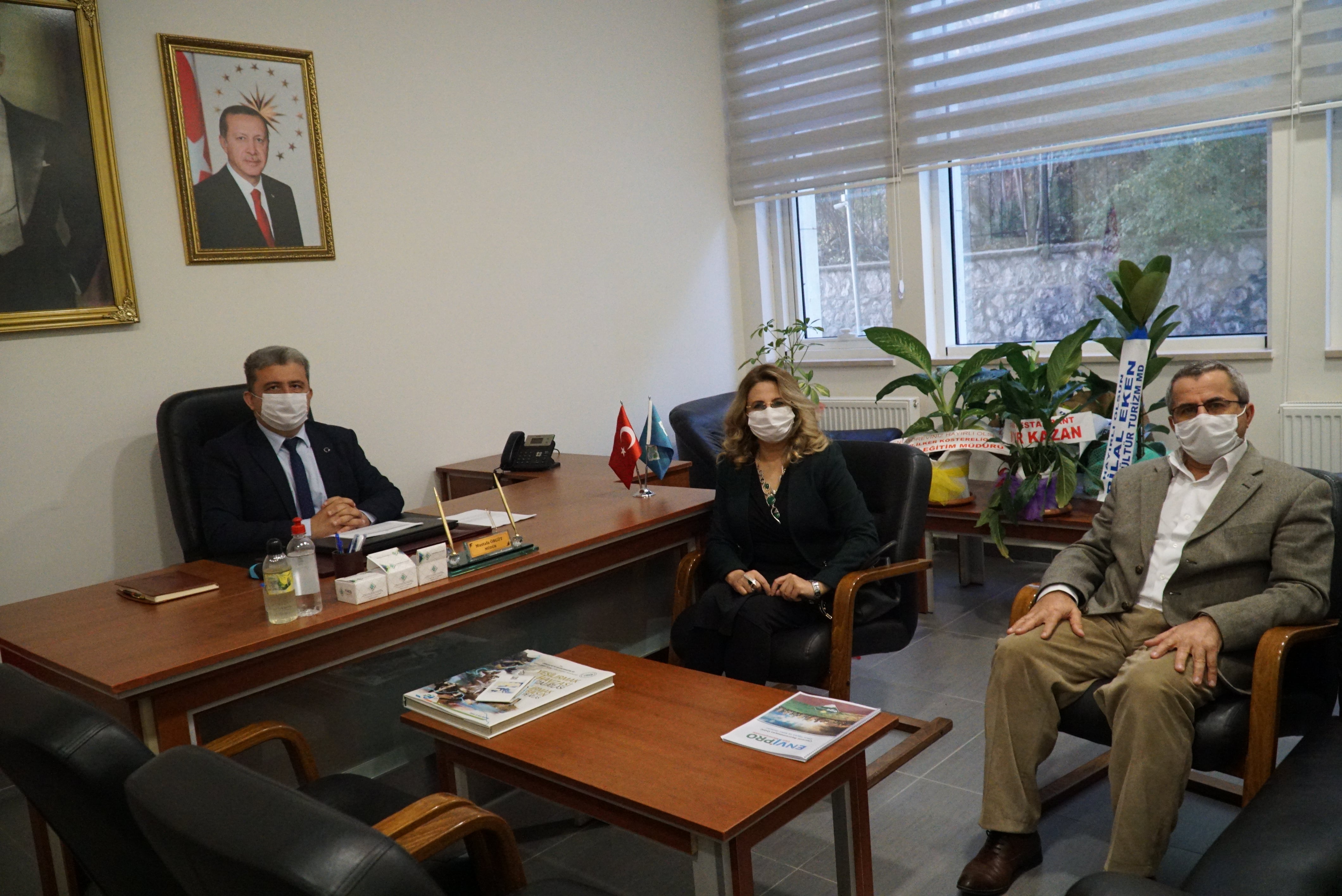 Amasya Üniversitesi Fen Edebiyat Fakültesi Dekanı Prof. Dr. Duygu Kılıç ve Eğitim Fakültesi Öğretim Üyesi Dr. İskender Güler, Birlik Müdürü Mustafa Örgüt 'ü Ziyaret Etti
